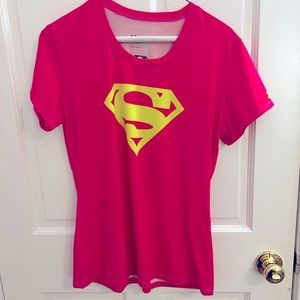 Women’s under Armour fitted shirt. Fitted shirt. Size large. Superman shirt.
